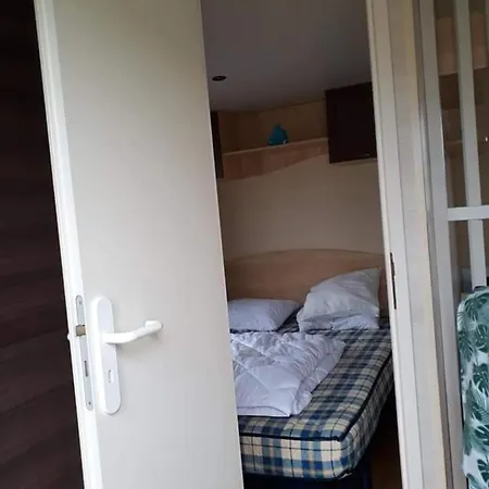 別荘 Stacaravan 4pers In Met Eigen Tuintje 2449