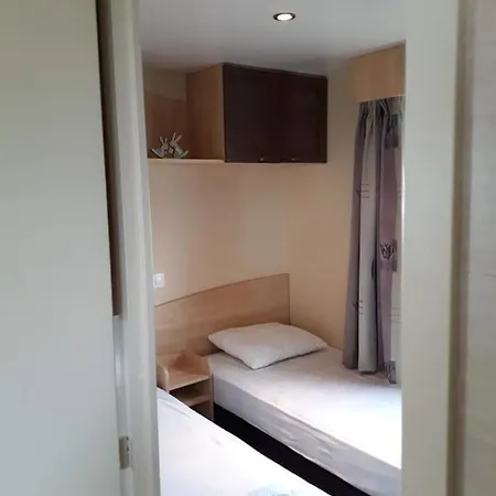 Stacaravan 4pers In Met Eigen Tuintje 2449 * 브레데네