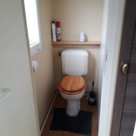 別荘 Stacaravan 4pers In Met Eigen Tuintje 2449 *